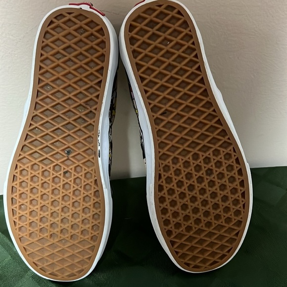 2017 Vans Peanuts Slip Ons - Picture 7 of 13